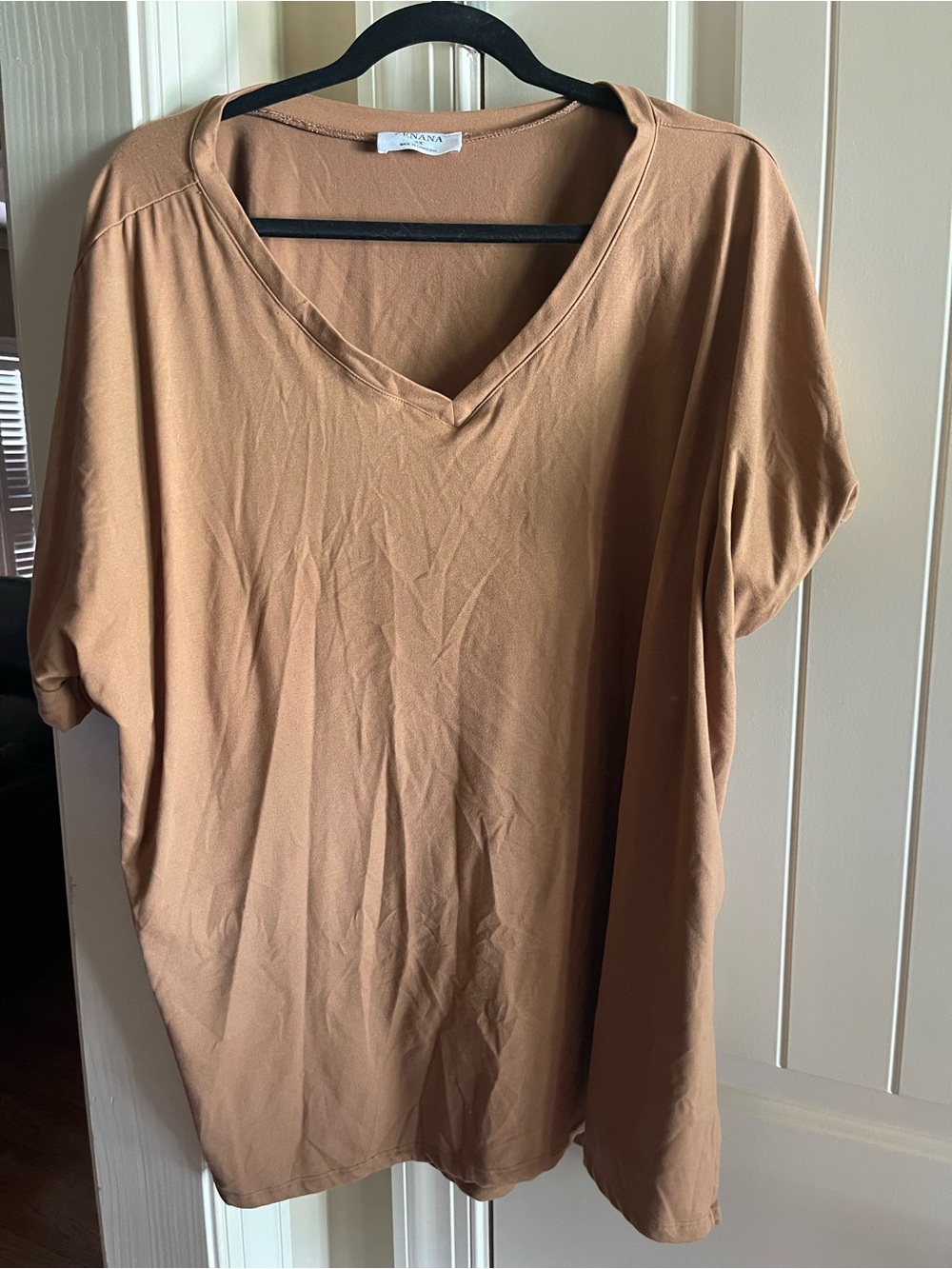 Zenana Outfitters V-Neck Short Sleeve Tunic in Camel Brown